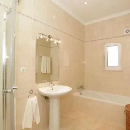 4 Beds En With Sea Views Hotel *